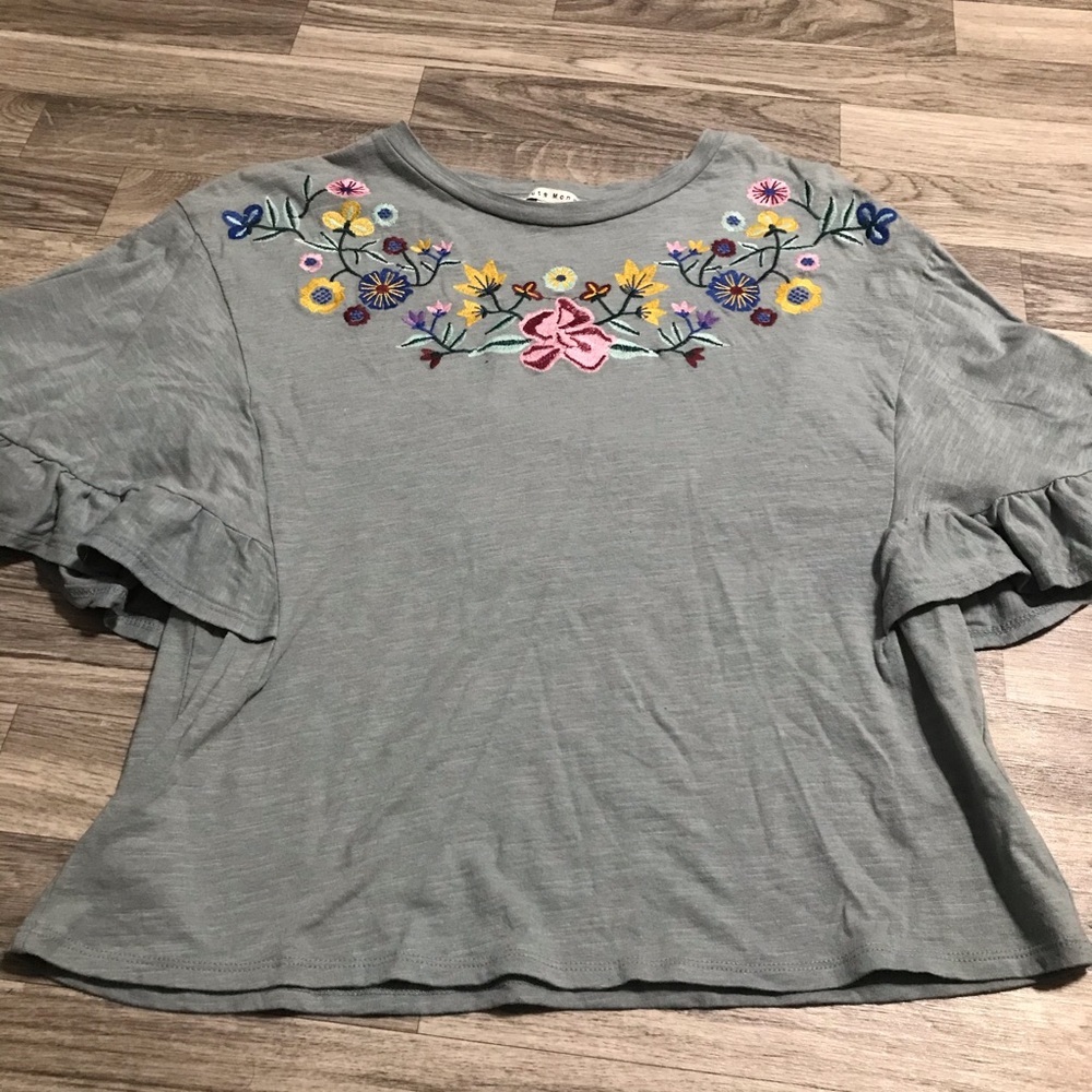 Haute Monde Flower Embroidery Bell Sleeve Shirt; Small Women’s